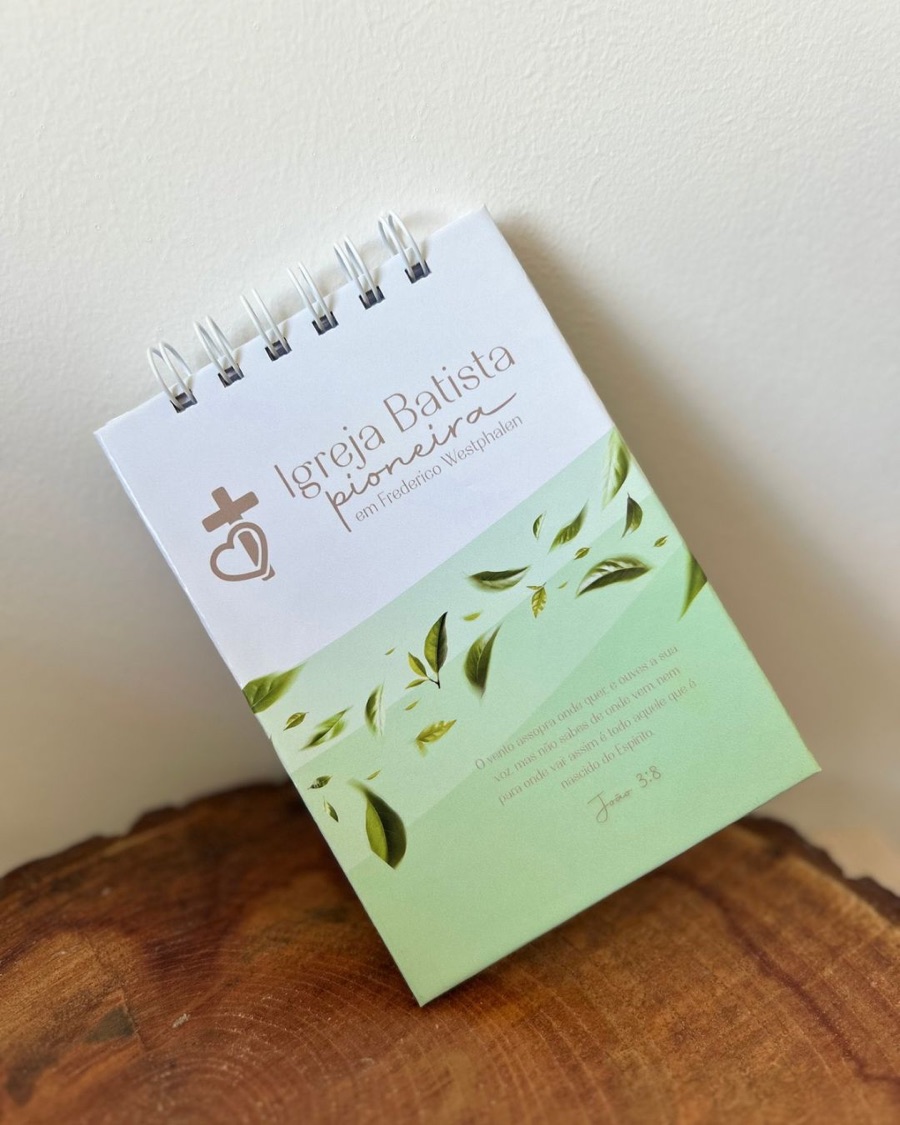 Bloco personalizado para a Igreja Batista Pioneira, com capa verde e folhagem ilustrada.